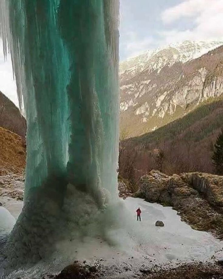 10. Замёрзший водопад