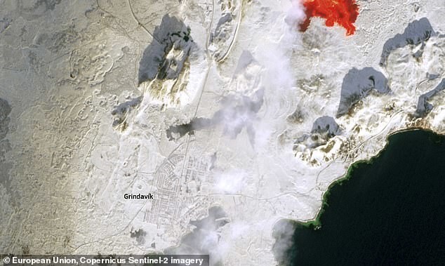 На этом крупном плане спутникового снимка видно, как близко к городу подошли потоки лавы, когда газовое облако пронеслось над ранее населенным районом
