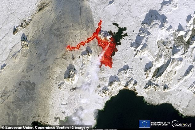 Как выглядит извержение исландского вулкана, если смотреть на него из космоса