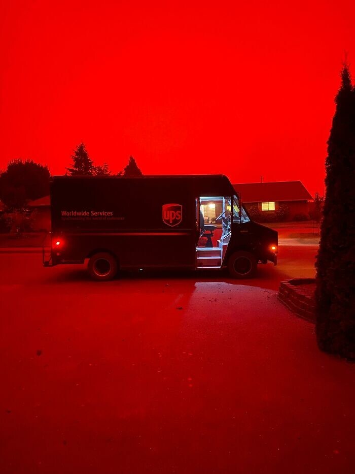 23. Апокалиптическое зарево во время лесных пожаров в Орегоне