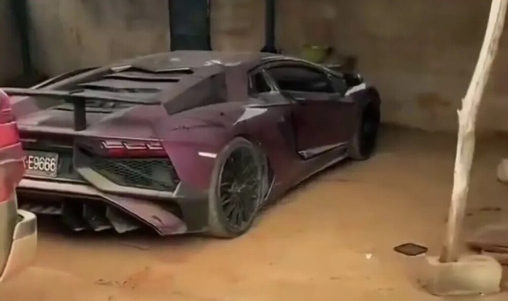 В джунглях Мьянмы нашли редкий спорткар Lamborghini Aventador