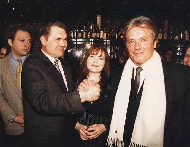 Александр Лебедь с супругой и Ален Делон