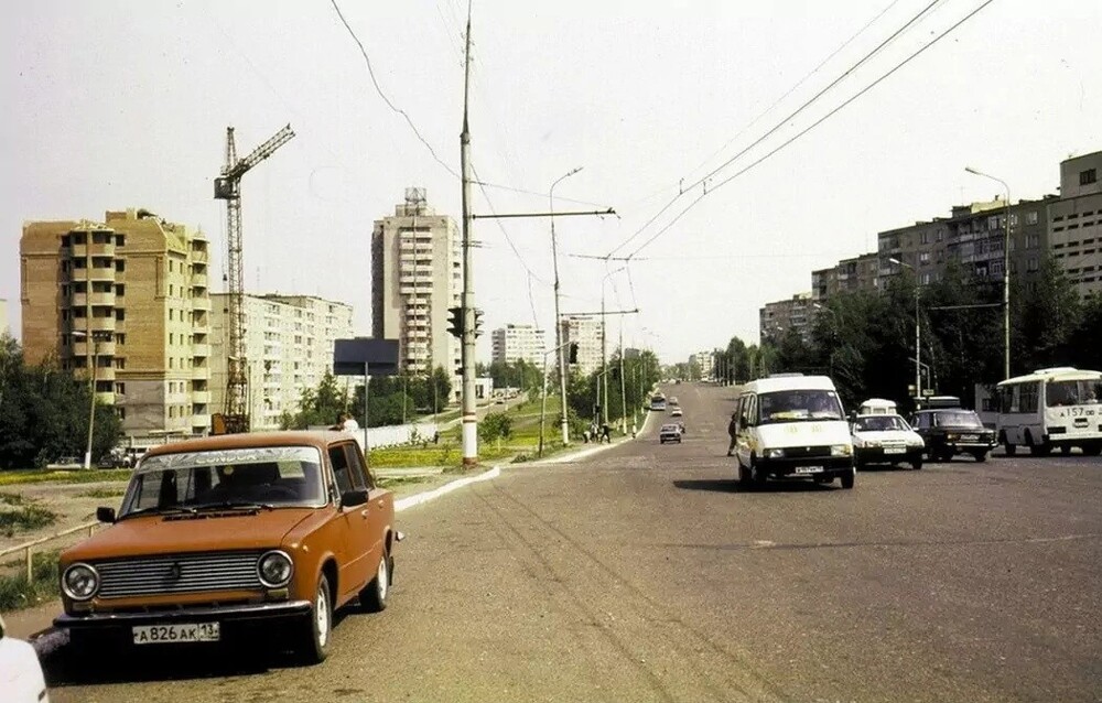 Перекрёсток улица Коваленко на улица Воинова. Саранск