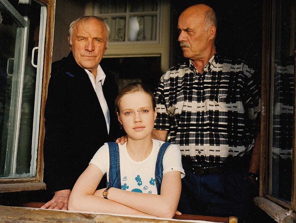Михаил Ульянов, Анна Синякина и Станислав Говорухин на съёмках фильма "Ворошиловский стрелок", 1999 год.