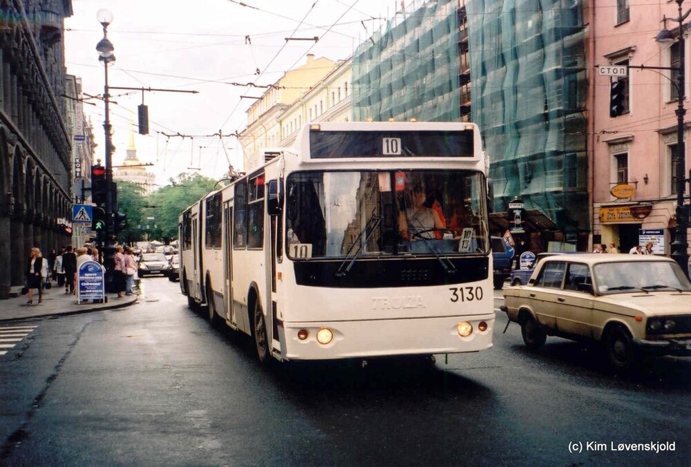 Обычный общественный транспорт, такой как троллейбусы, конкуренцию постепенно проигрывает