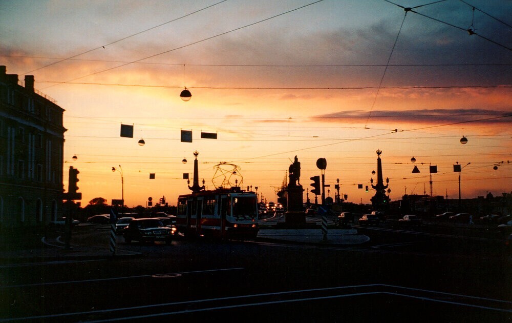 Закат на Суворовской площади.