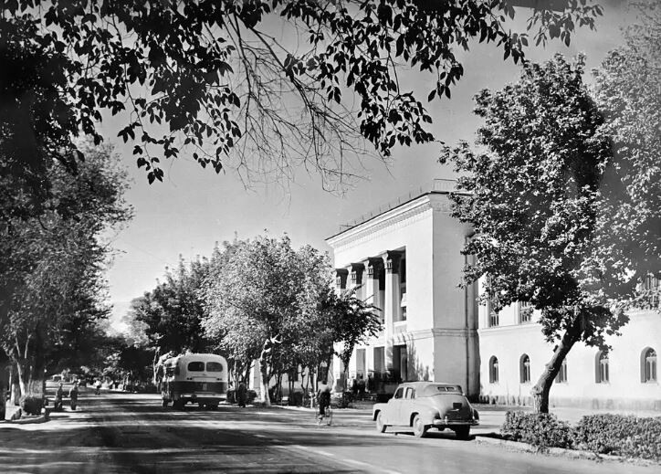 Ашхабад, Туркменская ССР. Октябрьская улица (впоследствии проспект Ленина), 1954 - 60 годы.