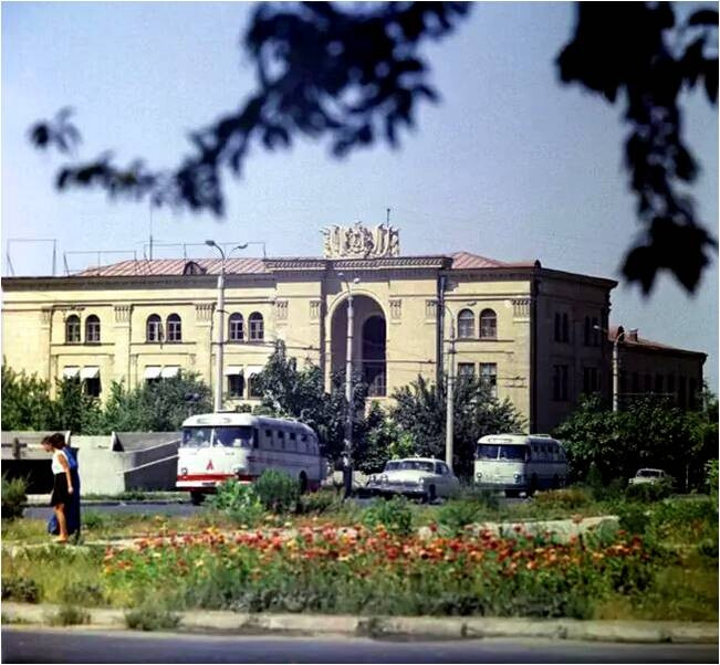 Ашхабад, Туркменская ССР, площадь Карла Маркса, 1974 год.