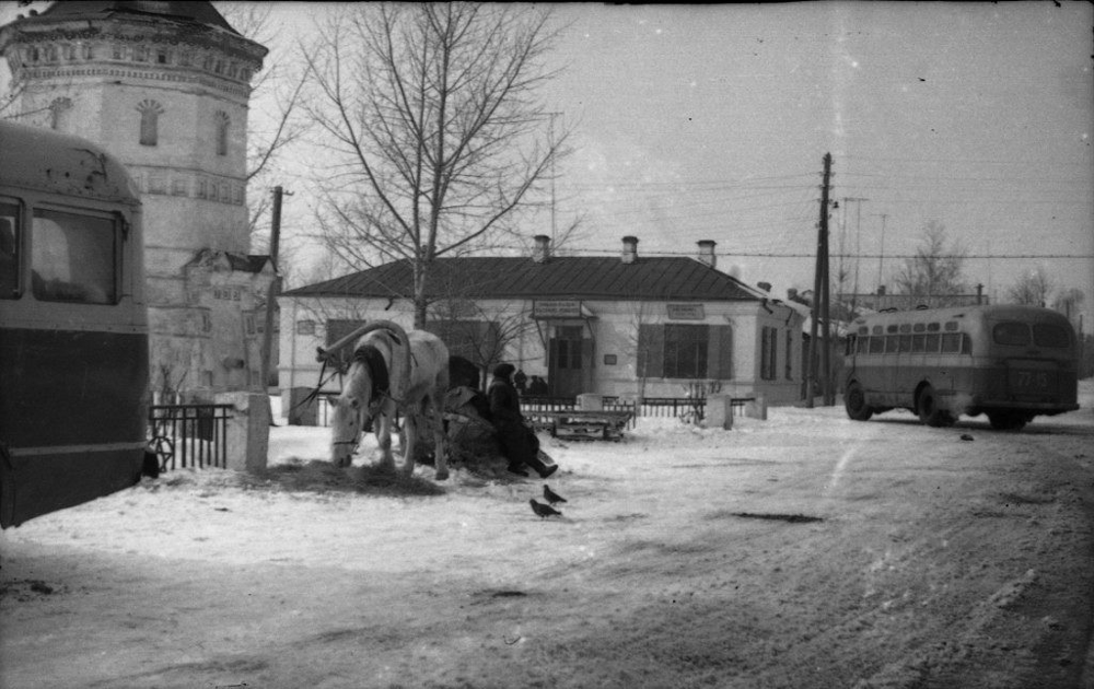 Моршанск, Тамбовская область. Артезианский колодец на углу улицы Евдокимова и Октябрьской площади, 1958 год.