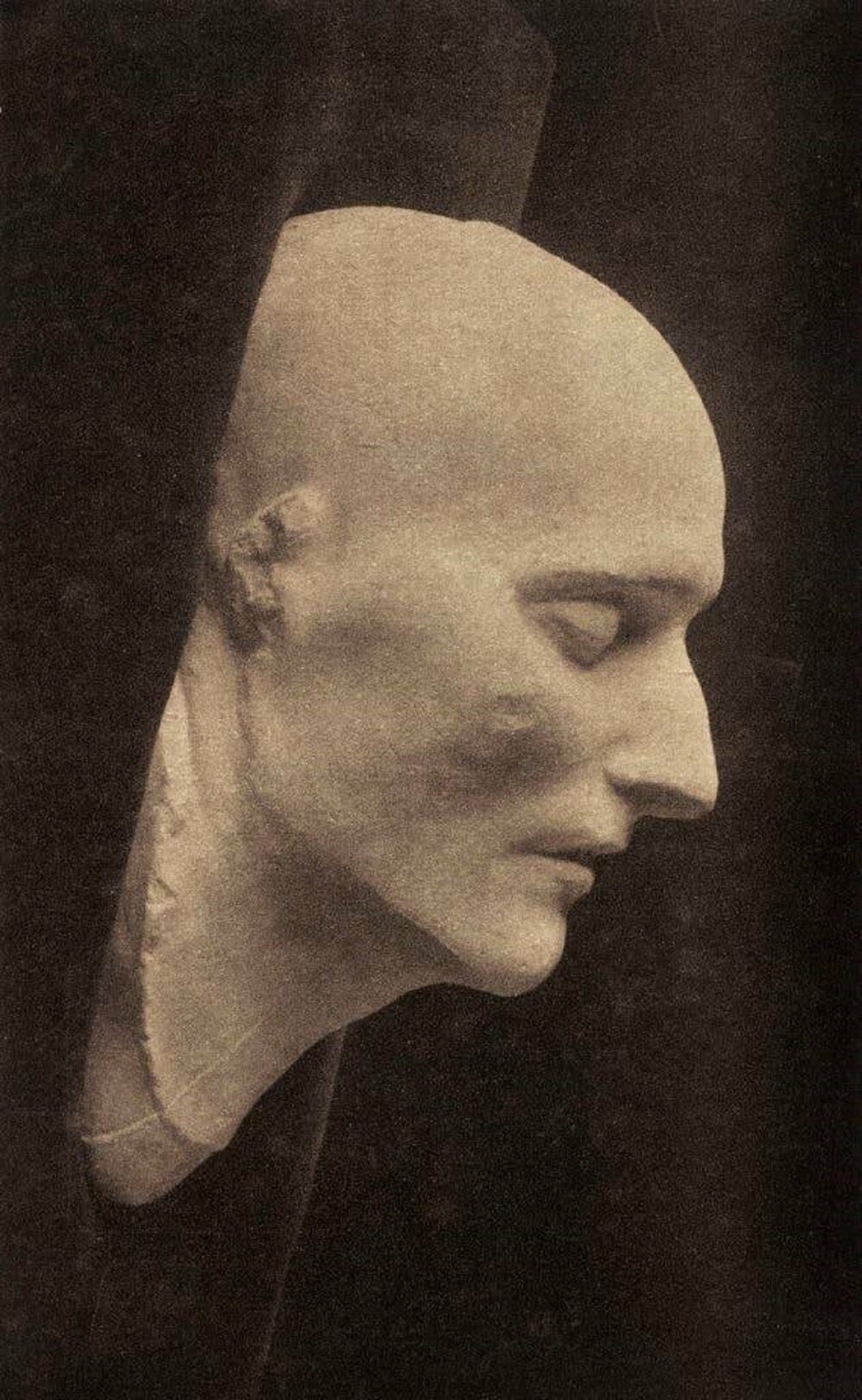 17. Посмертная маска Наполеона Бонапарта