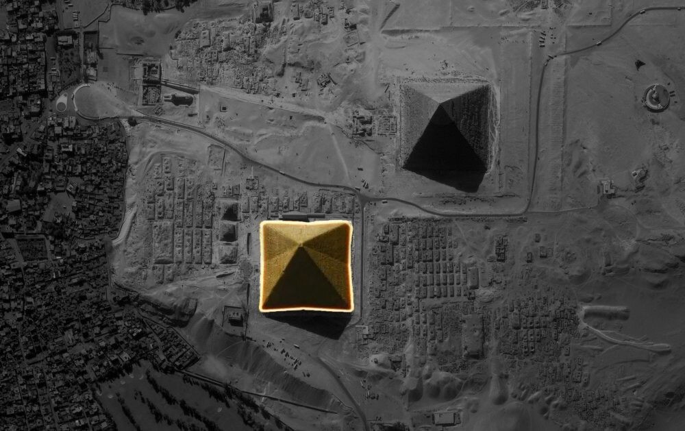 23. У Великой пирамиды на самом деле восемь граней 