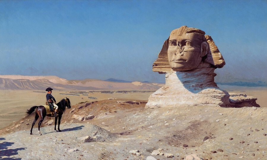 9. Когда Наполеон посетил Великую Пирамиду в конце XVIII века, он подсчитал, что её блоков хватит для постройки трёхметровой стены вокруг всего материковой части Франции