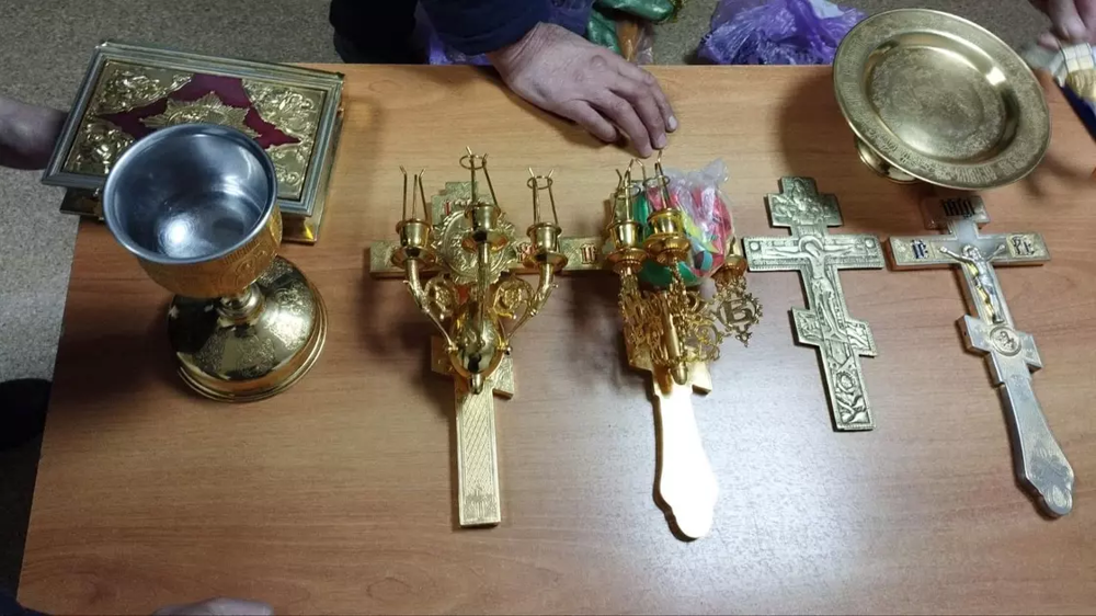 В Казахстане разгромили православное кладбище и украли церковную утварь