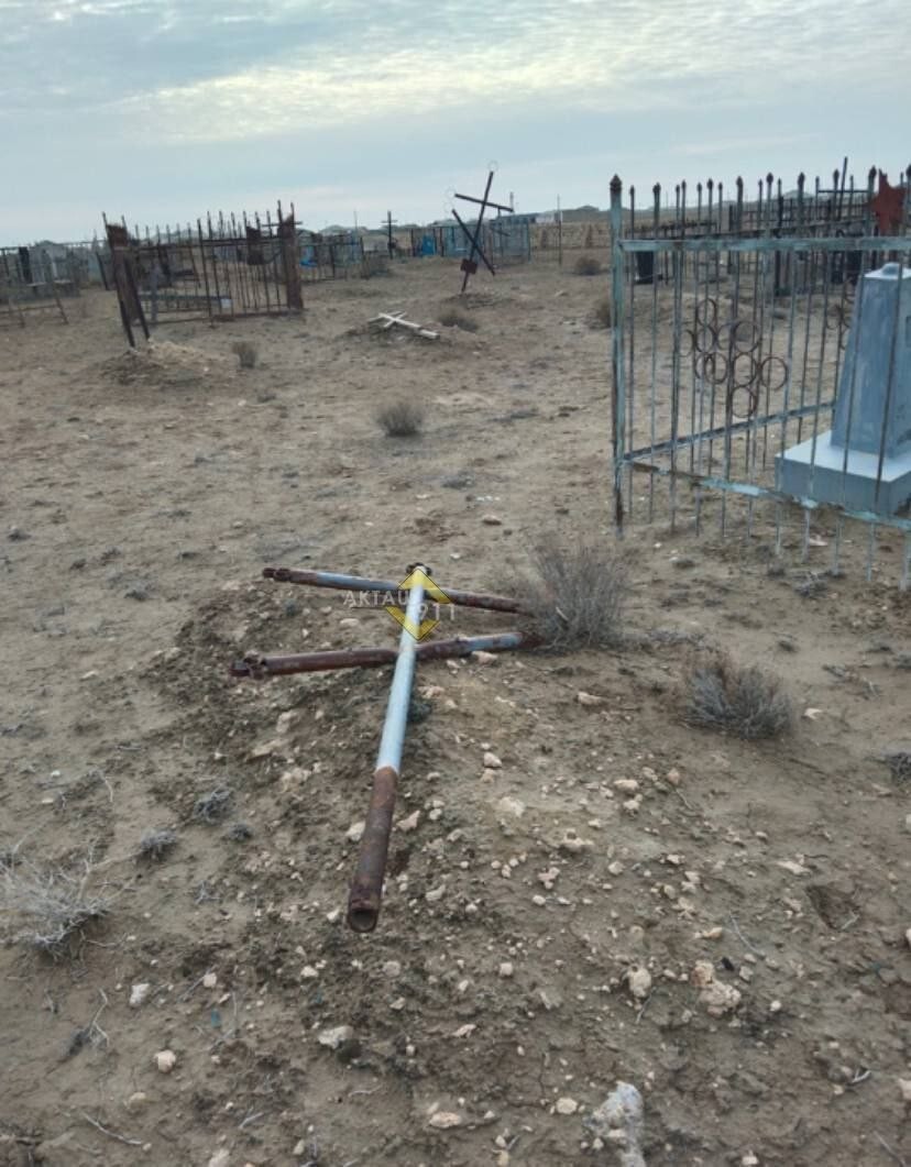 В Казахстане разгромили православное кладбище и украли церковную утварь