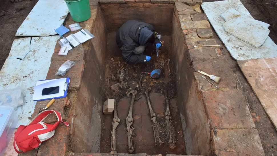 Болгарский фермер случайно нашёл древние гробницы
