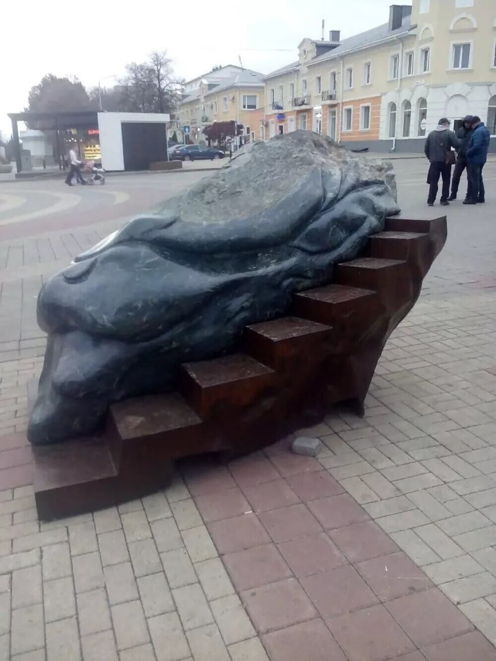 Жительница Белгорода потребовала убрать из города "оскорбительные" скульптуры