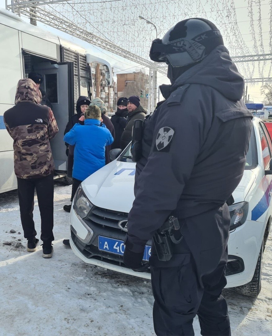 В Тольятти ОМОН задержал 19 незаконных мигрантов, работавших на производстве по выращиванию грибов