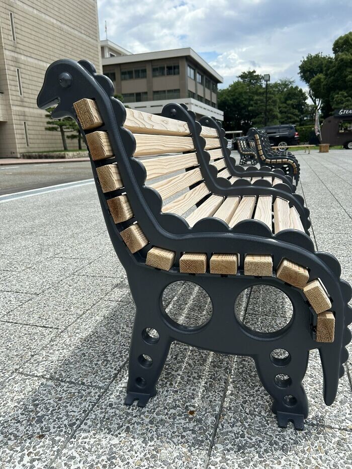 5. В префектуре Фукуи есть скамейки с динозаврами, и она известна своими музеями динозавров. Примерно 80% всех окаменелостей динозавров в Японии найдены в Фукуи