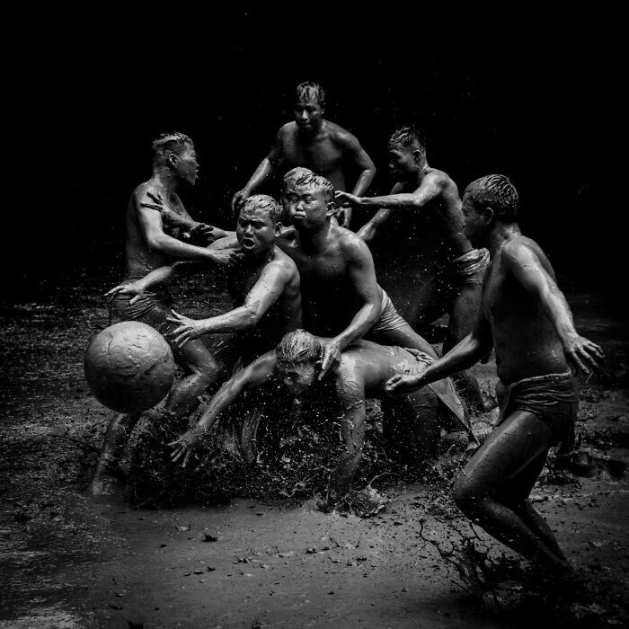 10. "Борьба в грязи", фотограф - Nguyen Dang Giang, Вьетнам