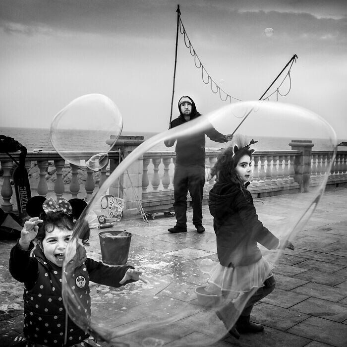 4. "Веселье с мыльными пузырями", фотограф - Tebani Slade, Испания
