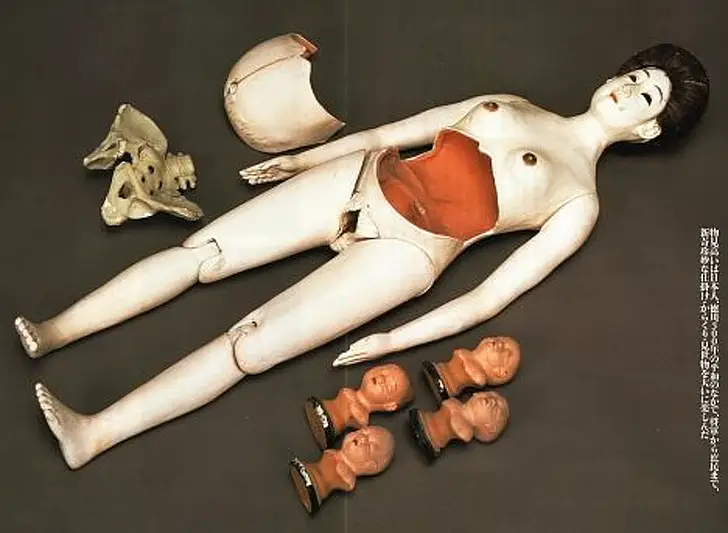 2. Японская беременная кукла, начало XIX века