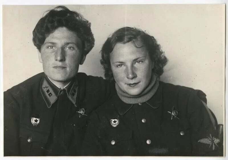 Екатерина Буданова и Лидия Литвяк (23 - 28 февраля 1942) Автор: Сергей Васин.