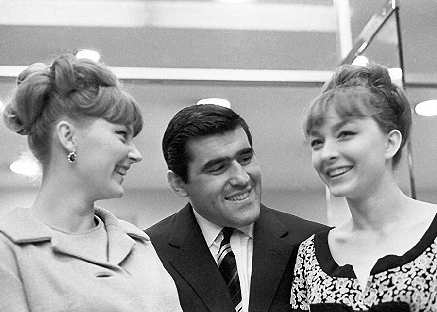 Итальянский киноактер Марио Адольфо, Марианна и Анастасия Вертинские. 18 июля 1965 года.