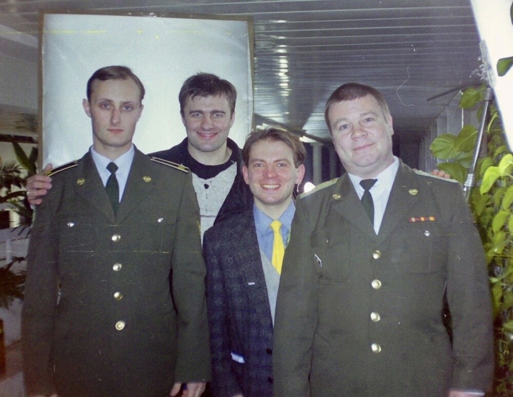 Андрей Зибров, Михаил Пореченков, Андрей Федорцов и Сергей Селин на съёмках фильма "Горько!", 1998 год.