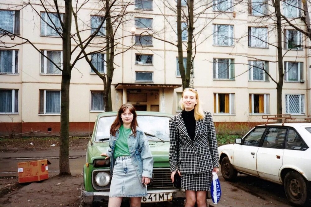 Девчонки-соседки. Москва, 1996 год.