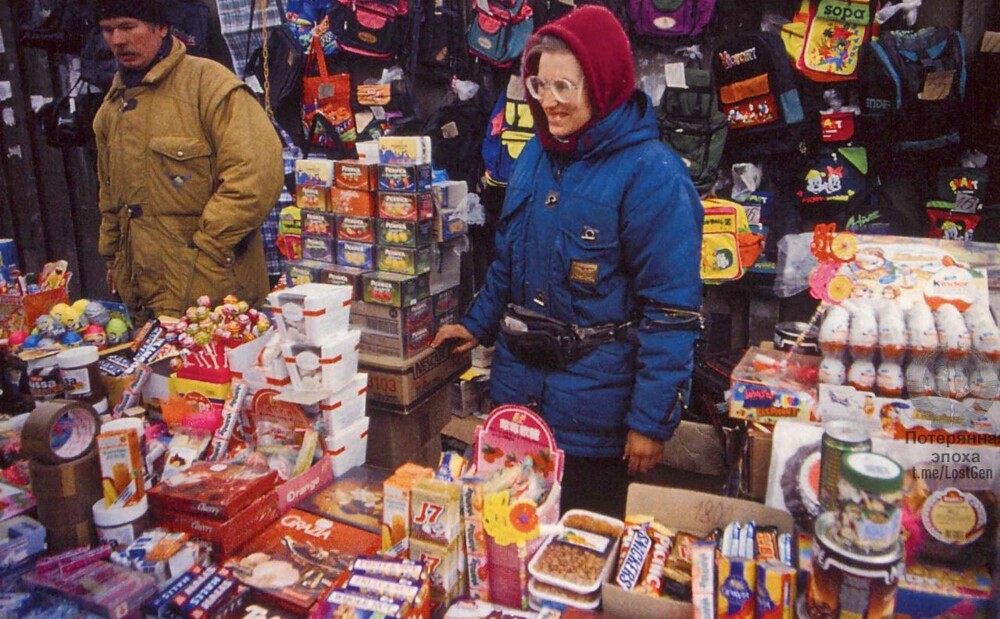 Один из многочисленных рынков, 1996 год