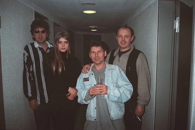Кай Метов, Оксана Почепа(Акула), Юрий Клинских(Хой) и Игорь Аникеев (клавишник "Сектора Газа") Германия, 2000г.