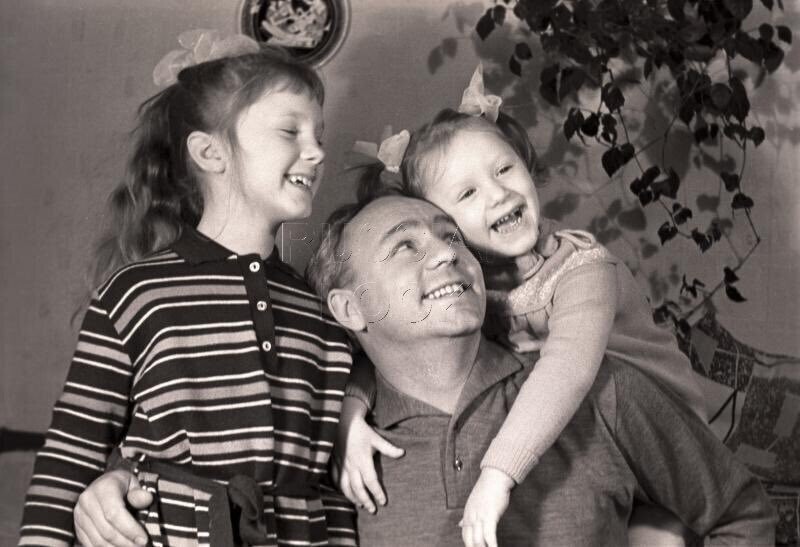 Николай Рыбников с дочками