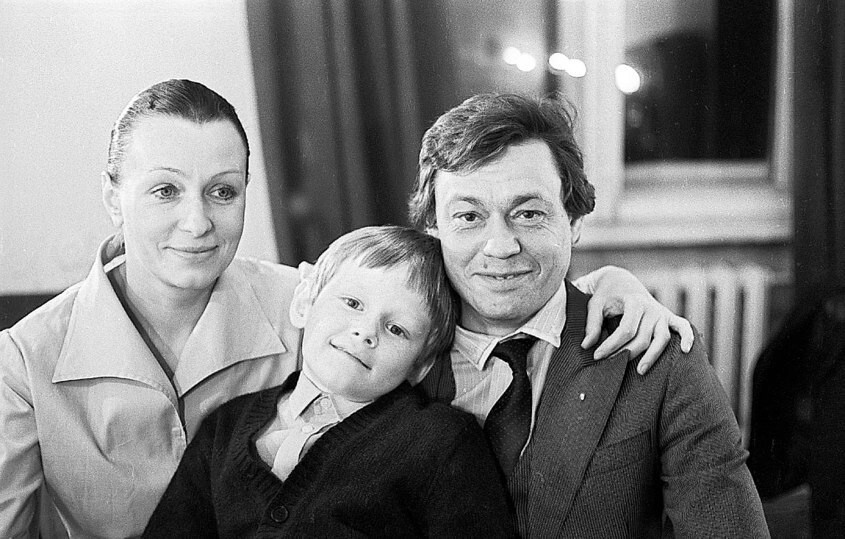 Николай Караченцов с женой Людмилой Поргиной и сыном Андреем.