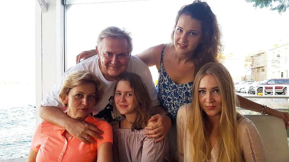 Юрий Стоянов с семьёй