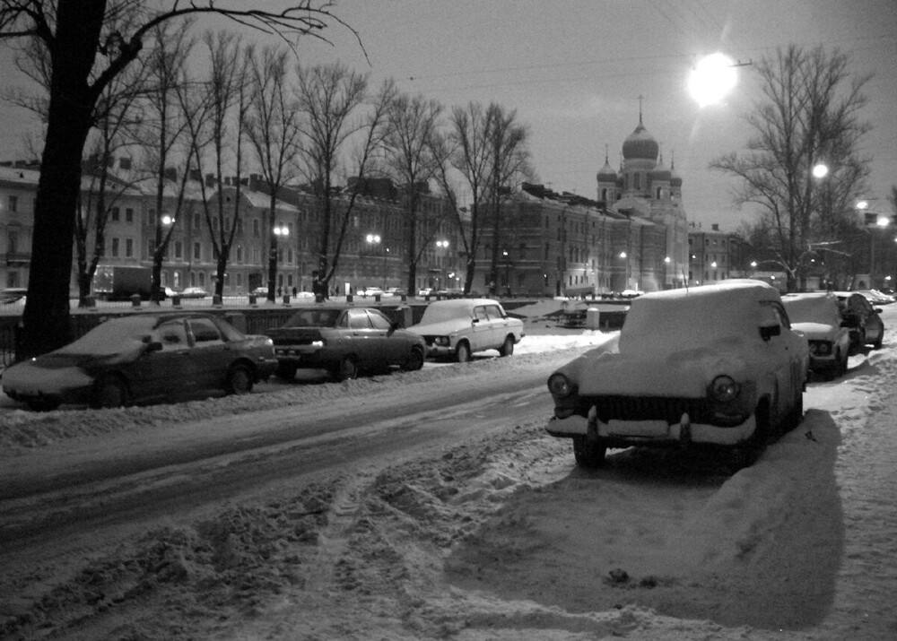 Ночь, улица, зима, 21-я "Волга" и канал Грибоедова.