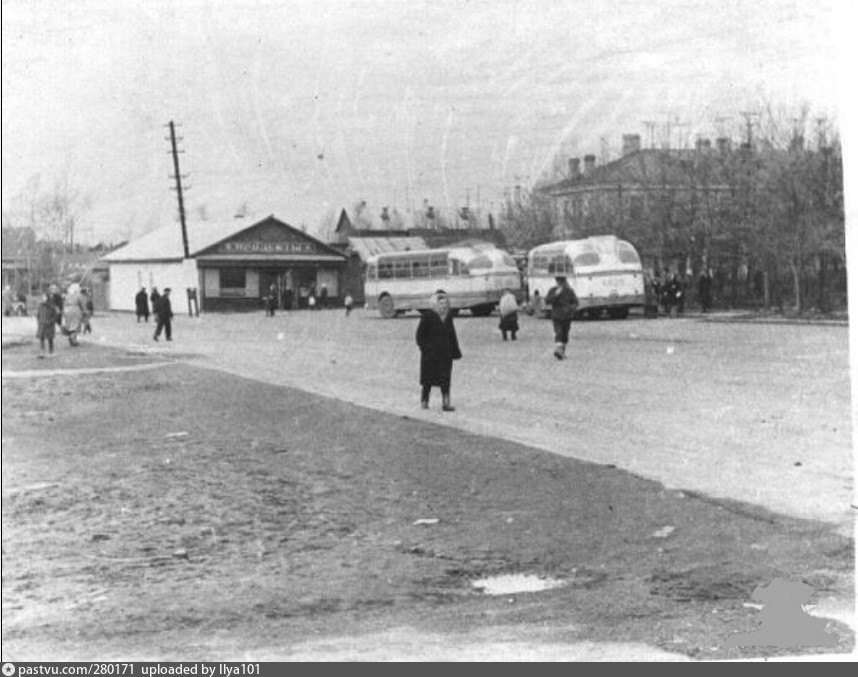На площади у станции Крюково 1970-е. Во второй половине 80-х эта территория вошла в состав Зеленограда.