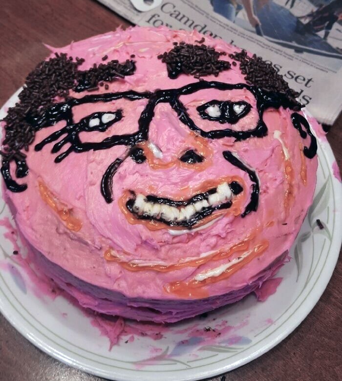 7. «Моя подруга сделала торт с Дэнни ДеВито в подарок. Вживую он еще хуже»