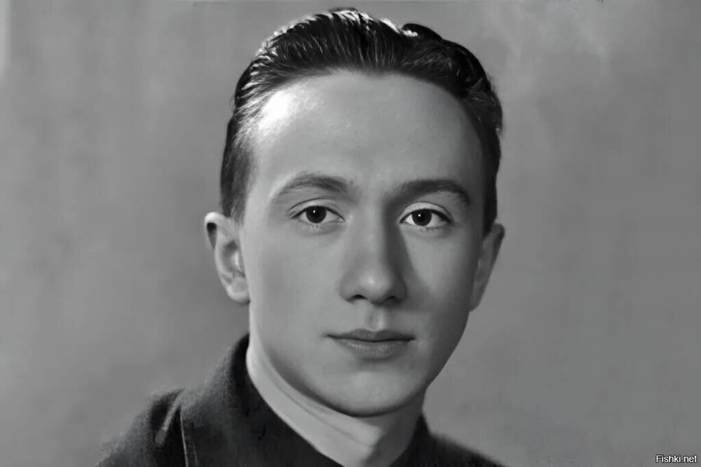 Алексей Макарович Смирнов родился 28 февраля 1920 года в городе Данилов Яросл...