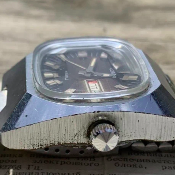 Первые в Советском Союзе кварцевые часы. Им почти полвека