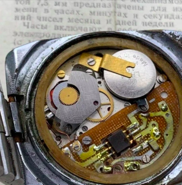 Первые в Советском Союзе кварцевые часы. Им почти полвека