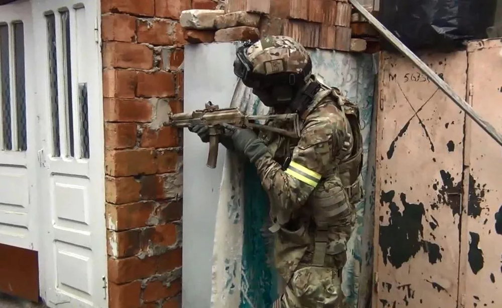 В Ингушетии спецназ ведёт бой с засевшими в доме террористами