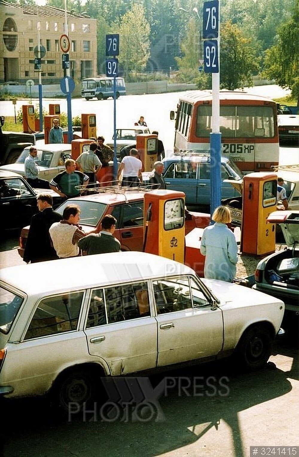 Очередь за бензином. Нижний Новгород, 1997 год.