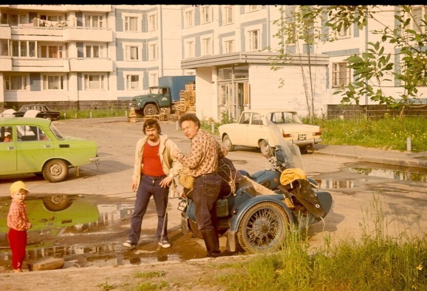 Дворик в Чертаново, 1989 год.