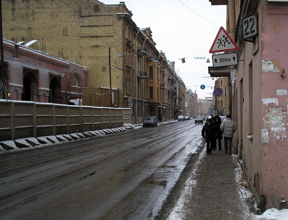 Введенская улица на Петроградской стороне в ожидании весны.