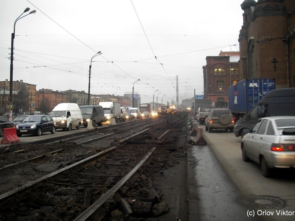 На Обводном канале около бывшего Варшавского вокзала вовсю идёт демонтаж трамвайных путей.