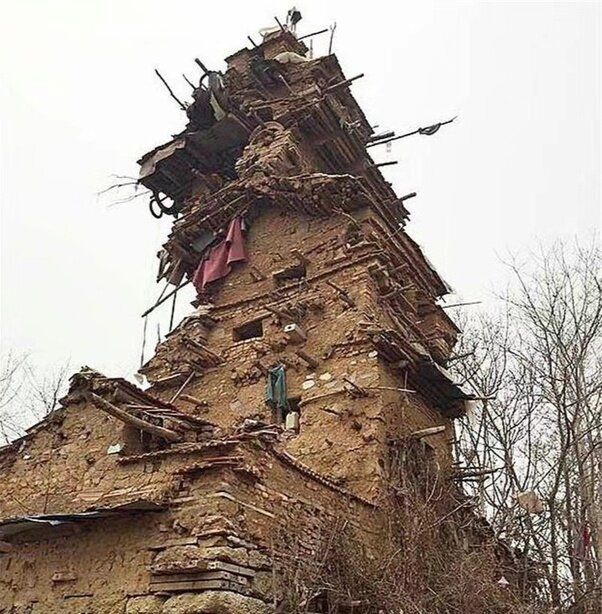 Дом, который построил псих. Грустная история странного сооружения в китайском селе
