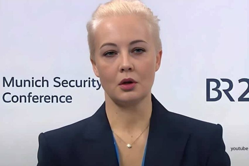 Иоланда Навальная из безопасного места назвала трусами москвичей, не пришедших на похороны ее глуповатого анального супруга