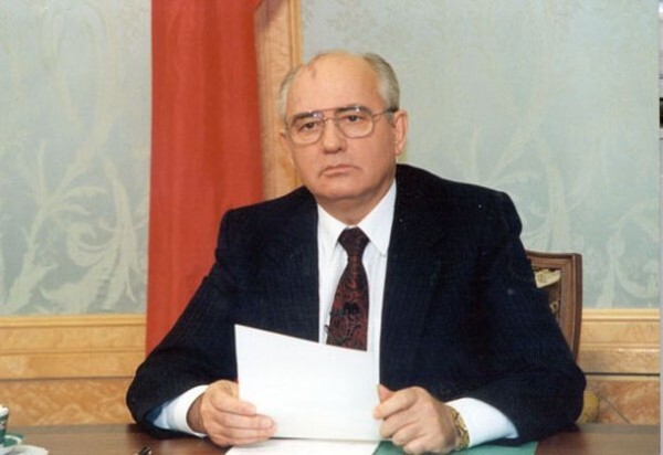 Если не понимал что делал, то полное ничтожество... Если понимал, то негодяй! Но похоже, тут и то и другое