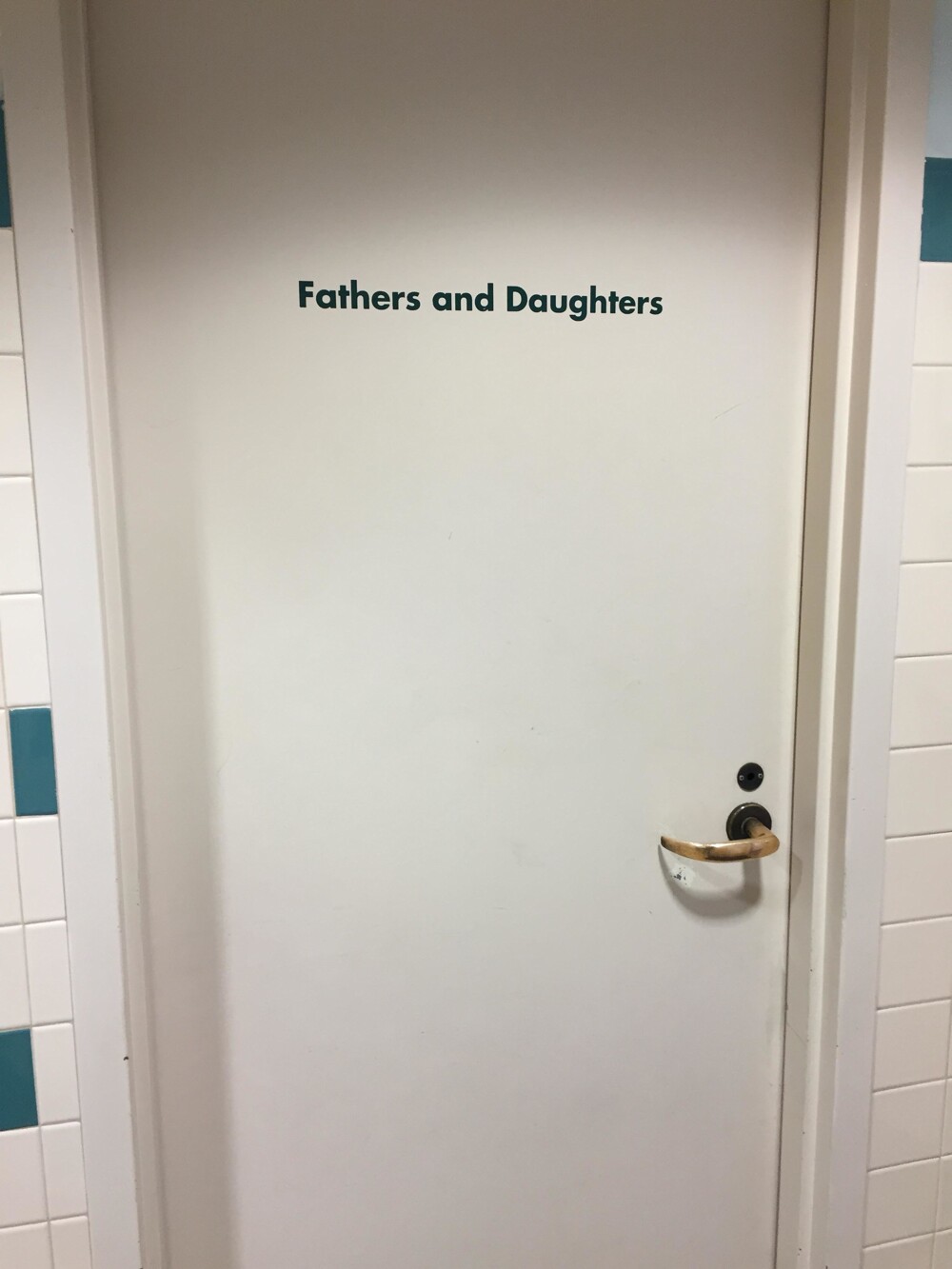 2. В одном зоопарке есть отдельная туалетная комната только для пап, которые приходят со своими маленькими дочерьми