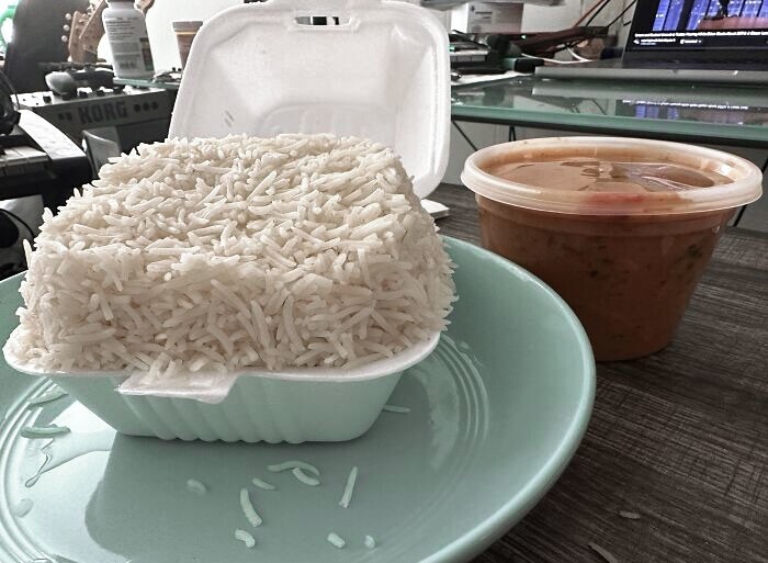 11. «Заказал еду в фастфуде. Контейнер с рисом был заполнен на 100 процентов»